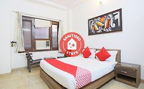 Oyo 69048 Prestige Castle Inn